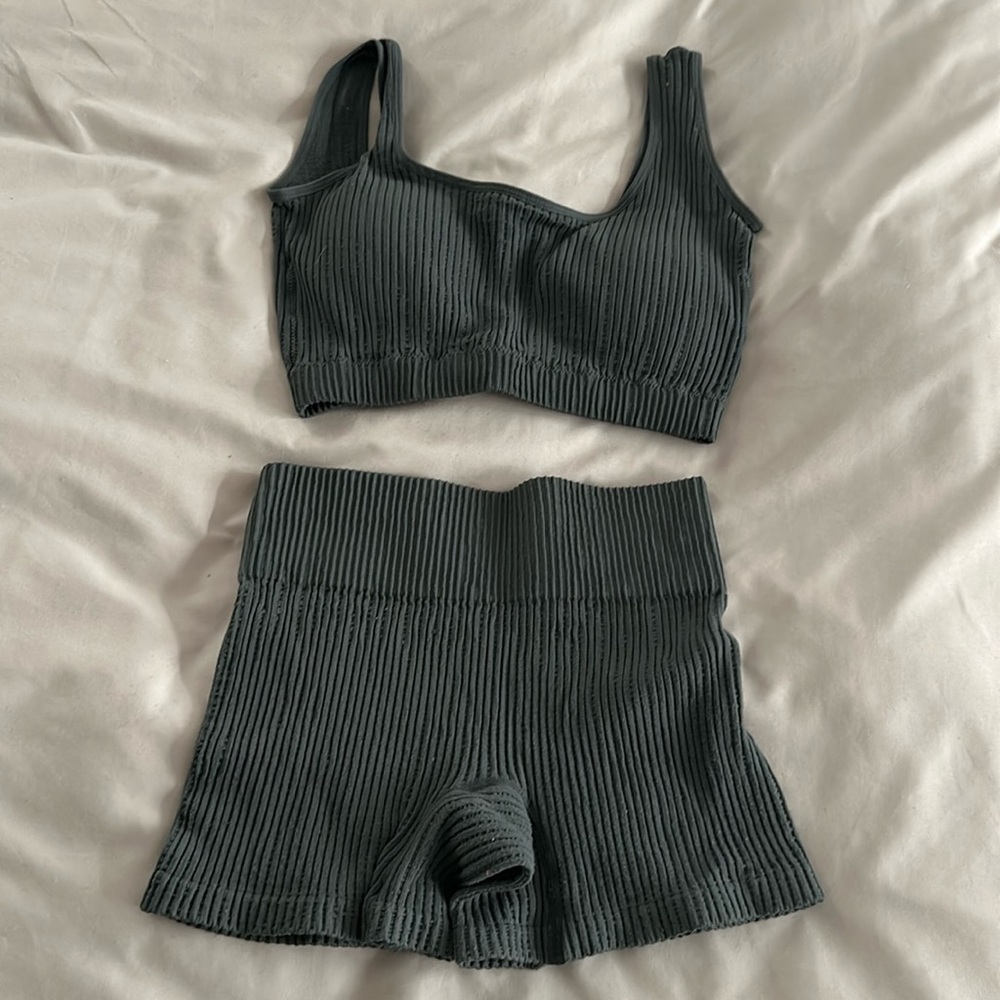 Workout and/or lounge set. Padding in top is removeable.